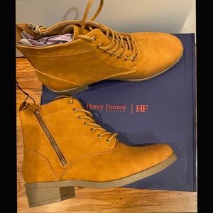 Henry Ferrera Collection women’s boots size 8